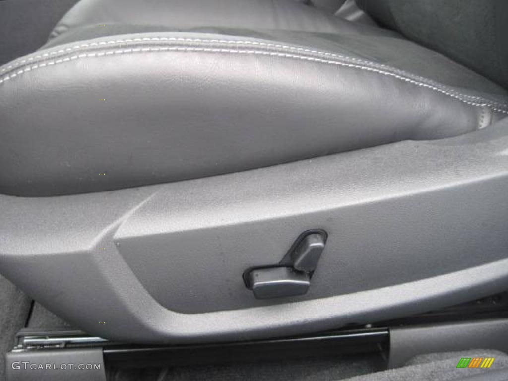 2010 Dodge Challenger SRT8 Controls Photo #48070628