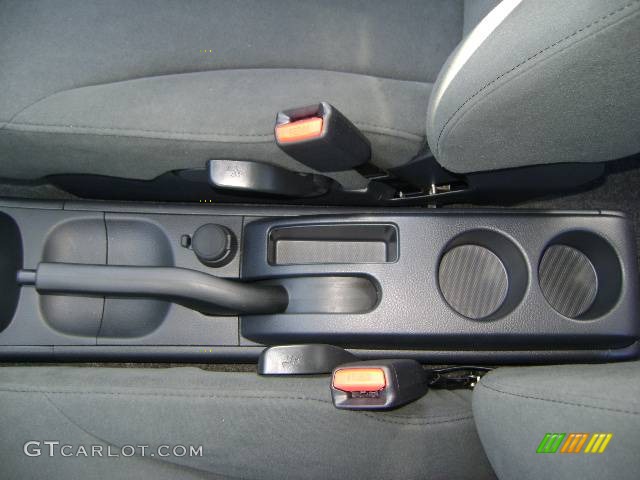 2009 Versa 1.8 S Hatchback - Red Alert / Charcoal photo #32