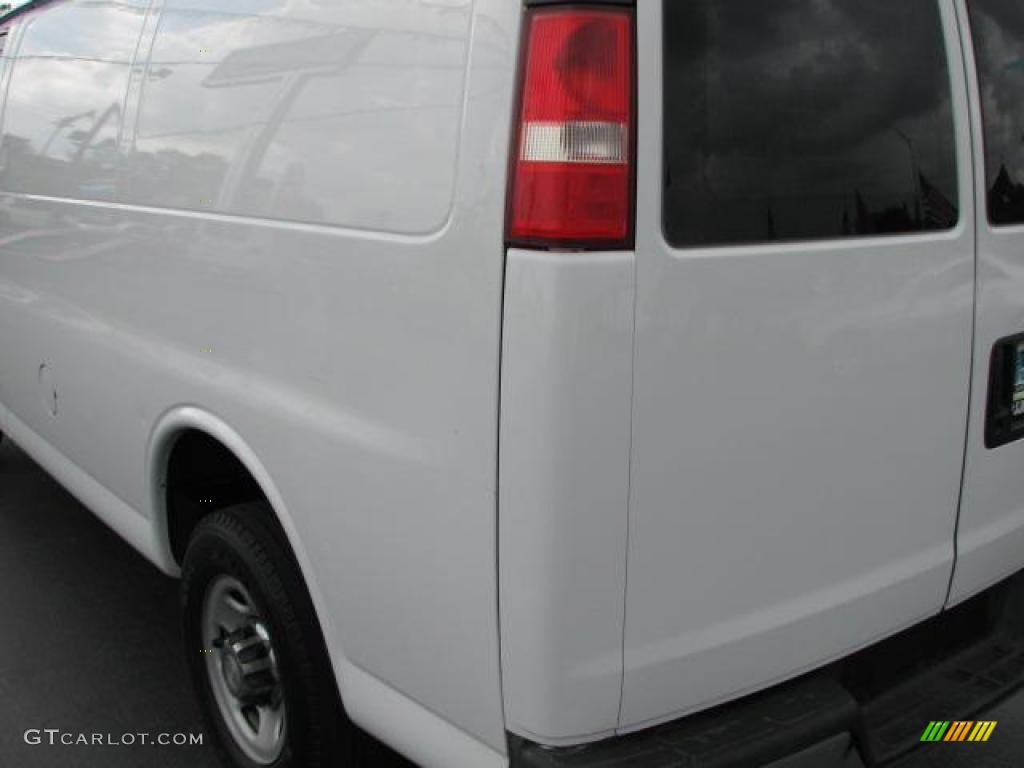 2005 Express 3500 Commercial Van - Summit White / Medium Dark Pewter photo #8