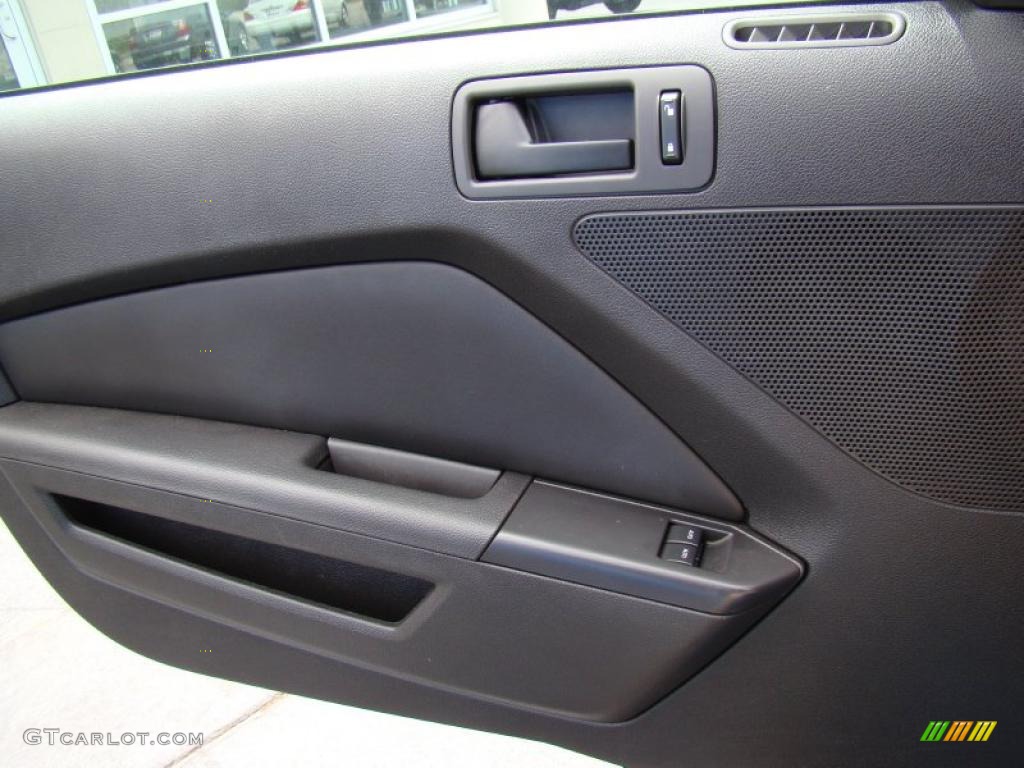 2010 Ford Mustang GT Coupe Charcoal Black Door Panel Photo #48072092