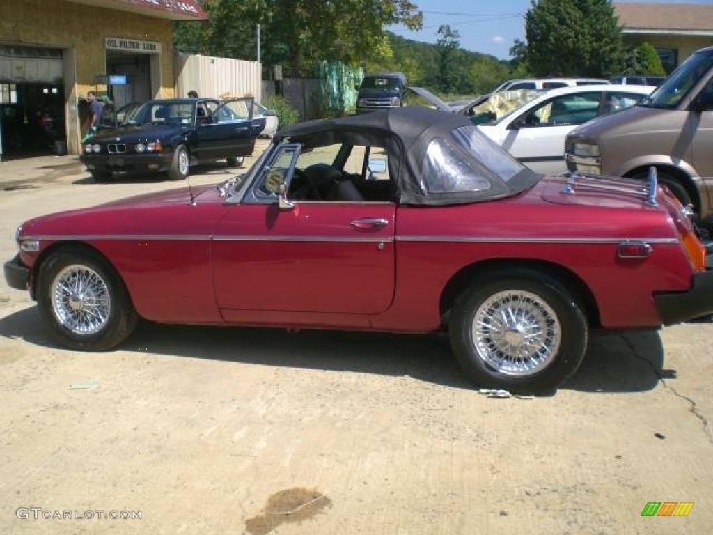 Cardinal Red 1977 MG MGB Roadster Exterior Photo #48073064