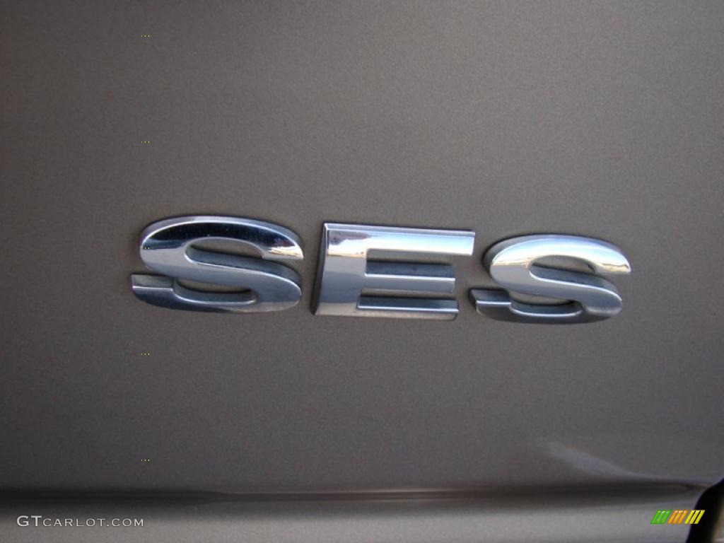 2004 Ford Freestar SES Marks and Logos Photos