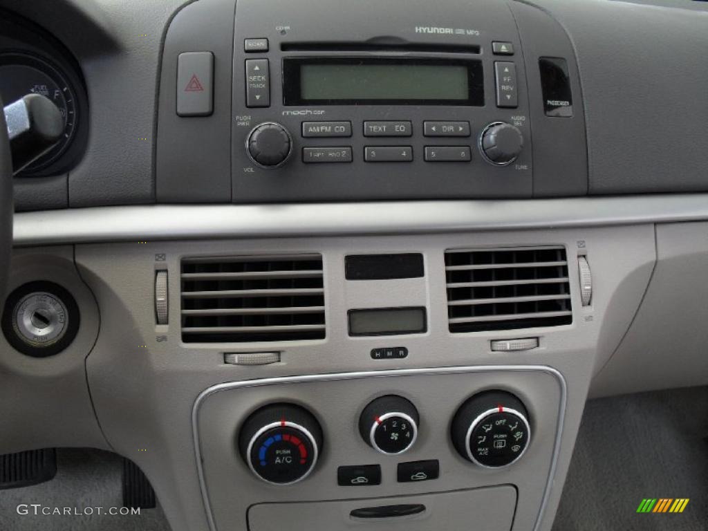 2006 Hyundai Sonata GLS Controls Photo #48076197