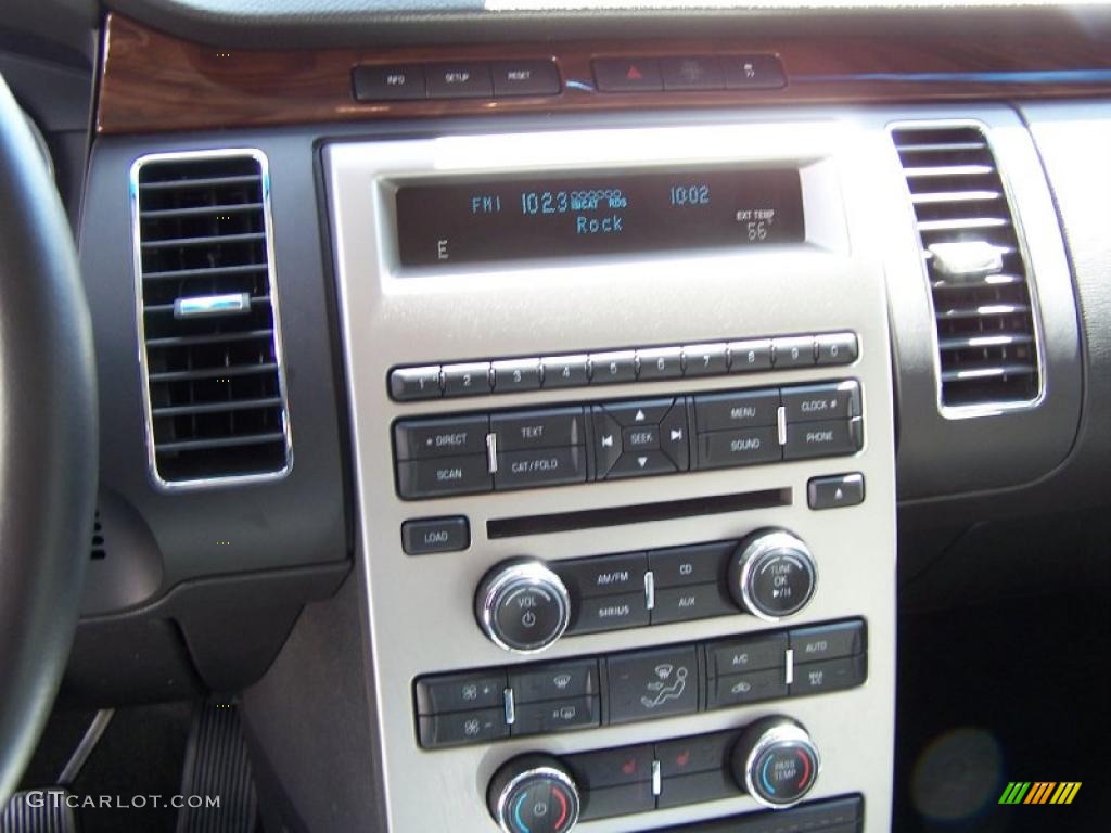 2010 Ford Flex SEL Controls Photo #48078705