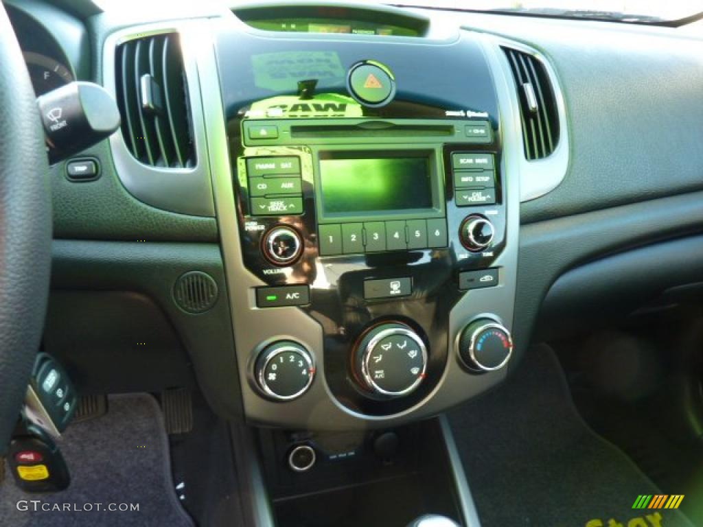 2010 Kia Forte Koup EX Controls Photo #48079041