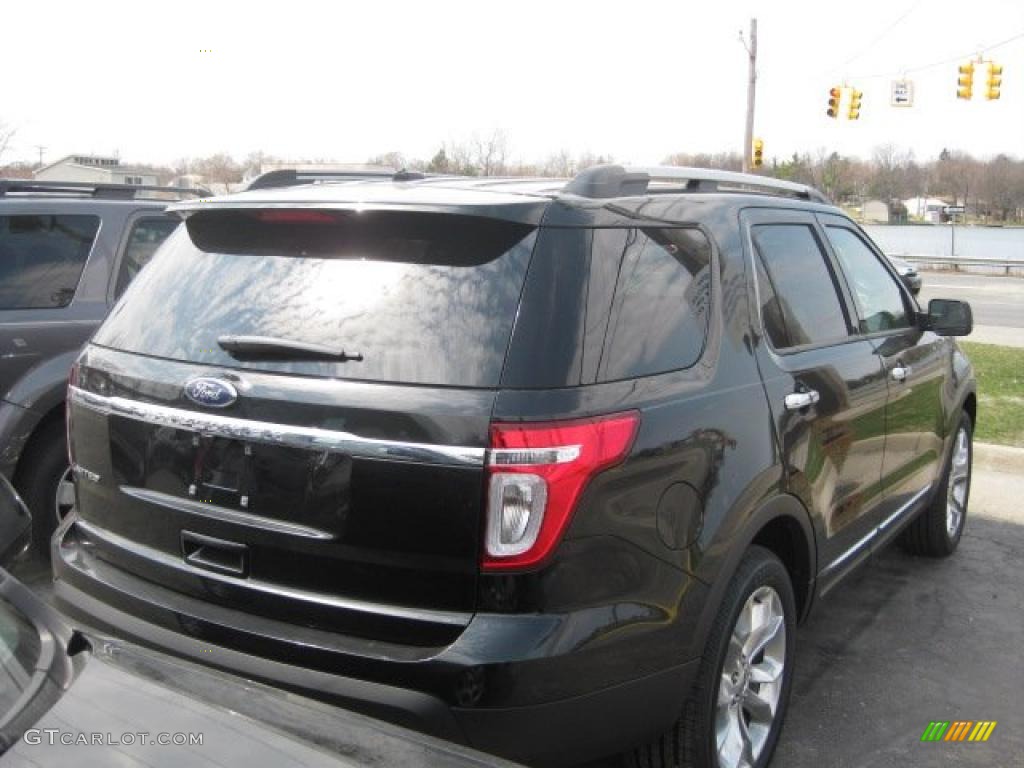 2011 Explorer XLT 4WD - Tuxedo Black Metallic / Charcoal Black photo #3