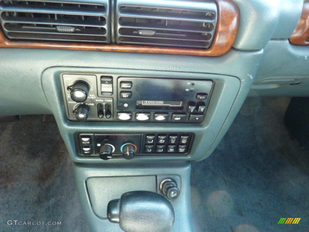 1995 Chrysler Concorde Sedan Controls Photo #48081126