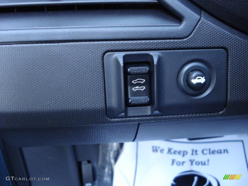 2009 Chrysler Sebring Touring Convertible Controls Photo #48082167