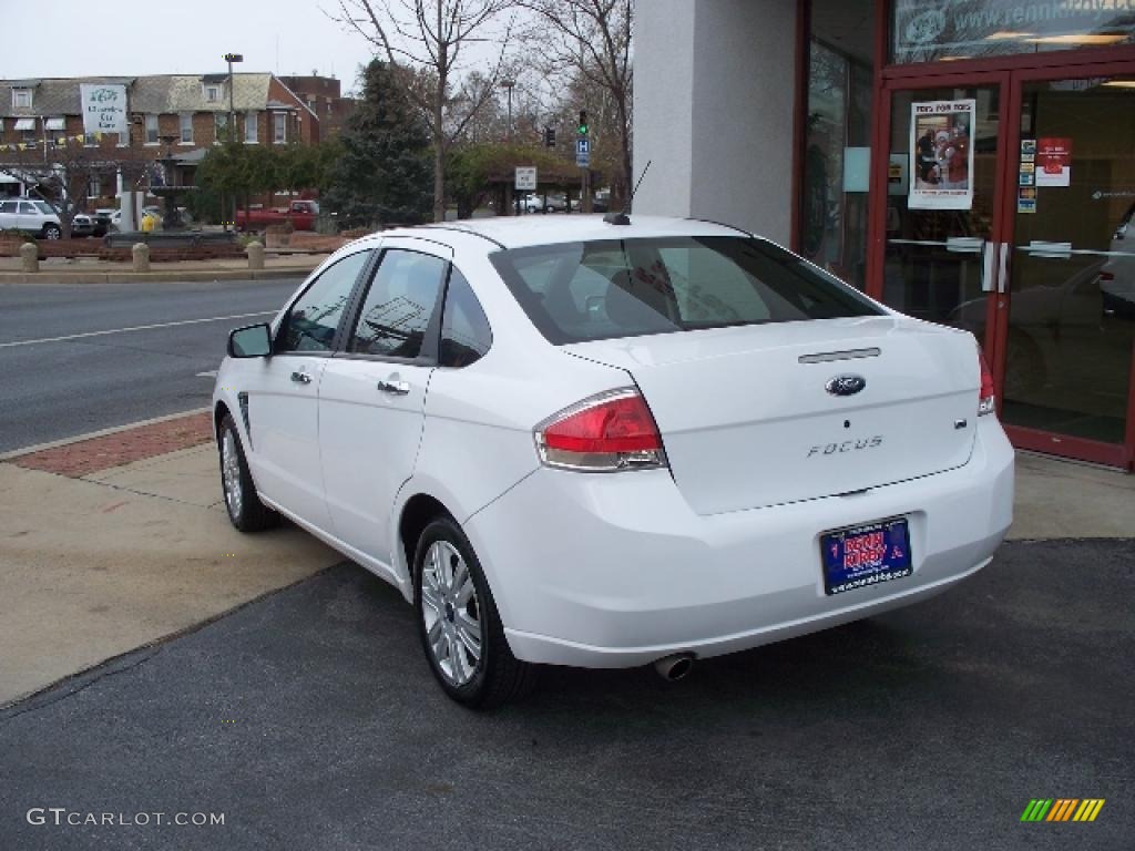 2008 Focus SE Sedan - Oxford White / Charcoal Black photo #3