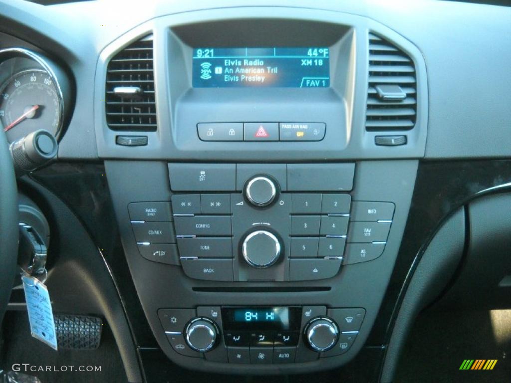 2011 Buick Regal CXL Controls Photo #48082902
