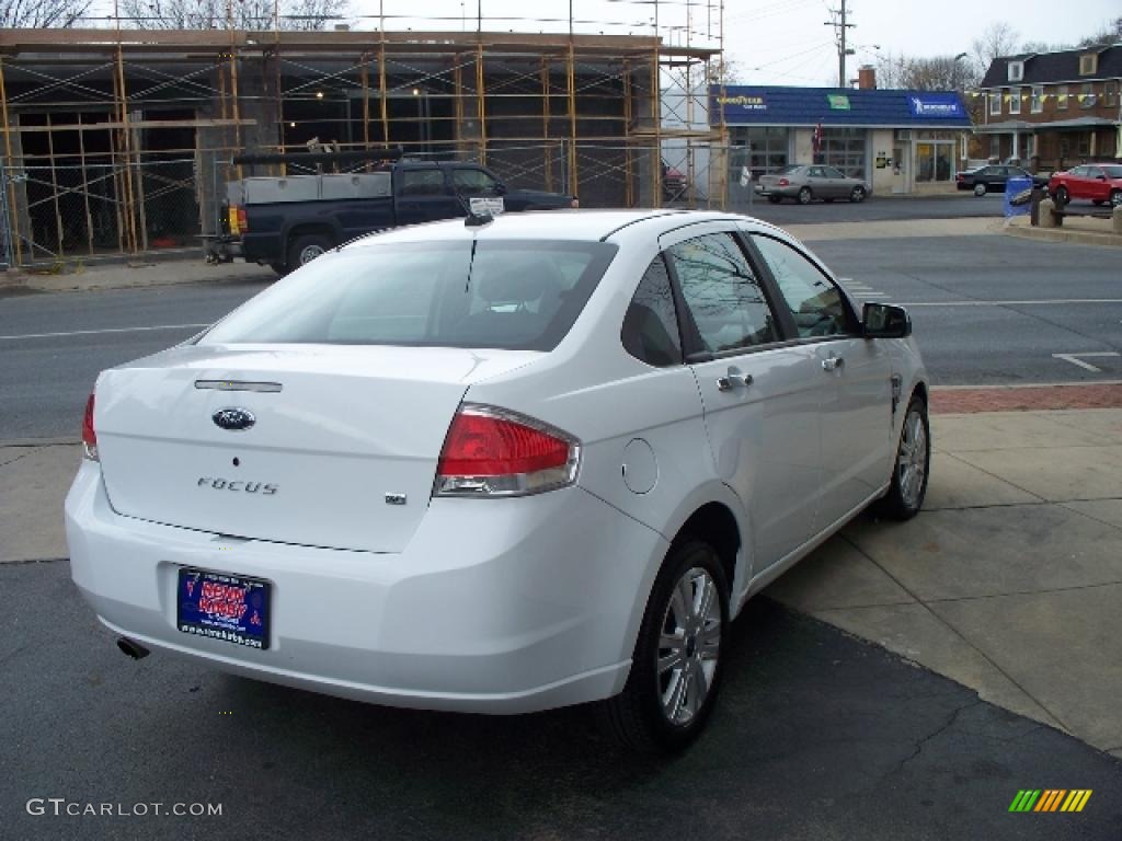 2008 Focus SE Sedan - Oxford White / Charcoal Black photo #5