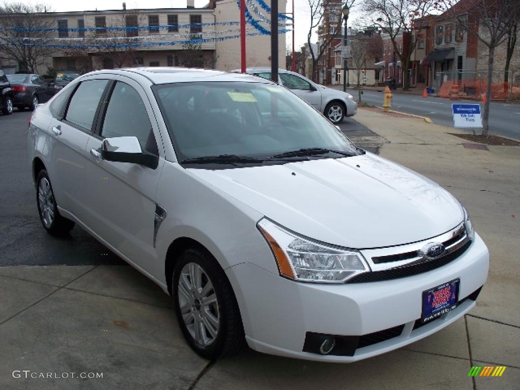 2008 Focus SE Sedan - Oxford White / Charcoal Black photo #6