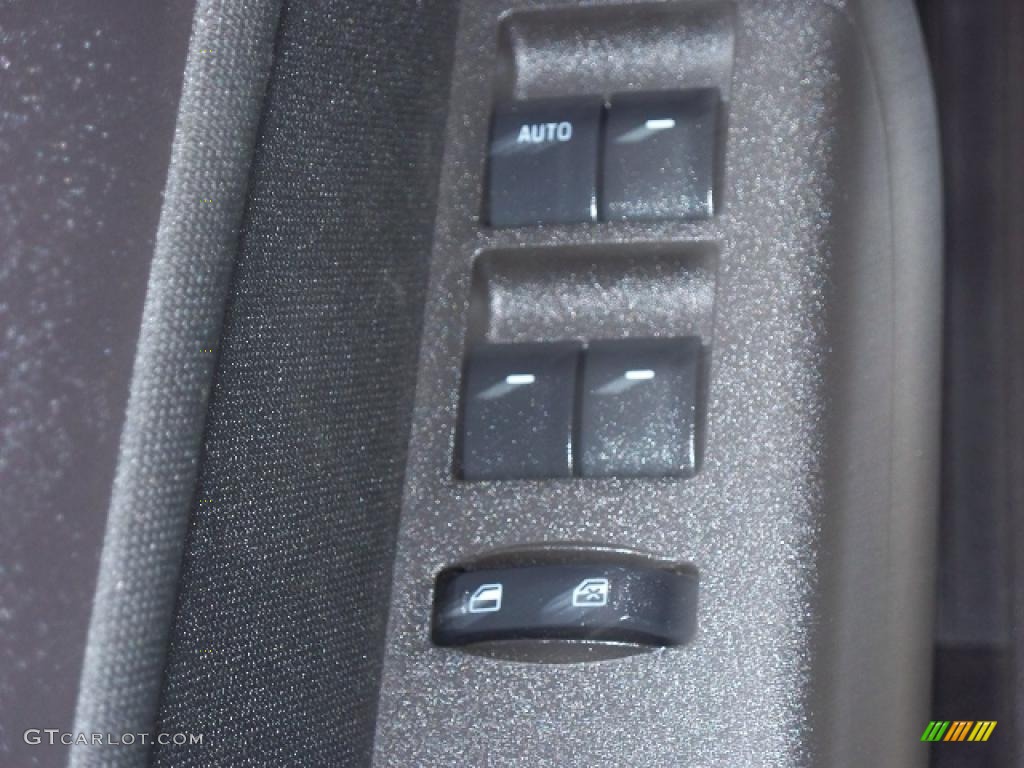 2008 Focus SE Sedan - Oxford White / Charcoal Black photo #9