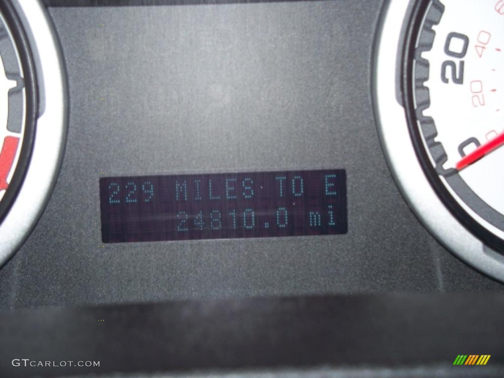 2008 Focus SE Sedan - Oxford White / Charcoal Black photo #11