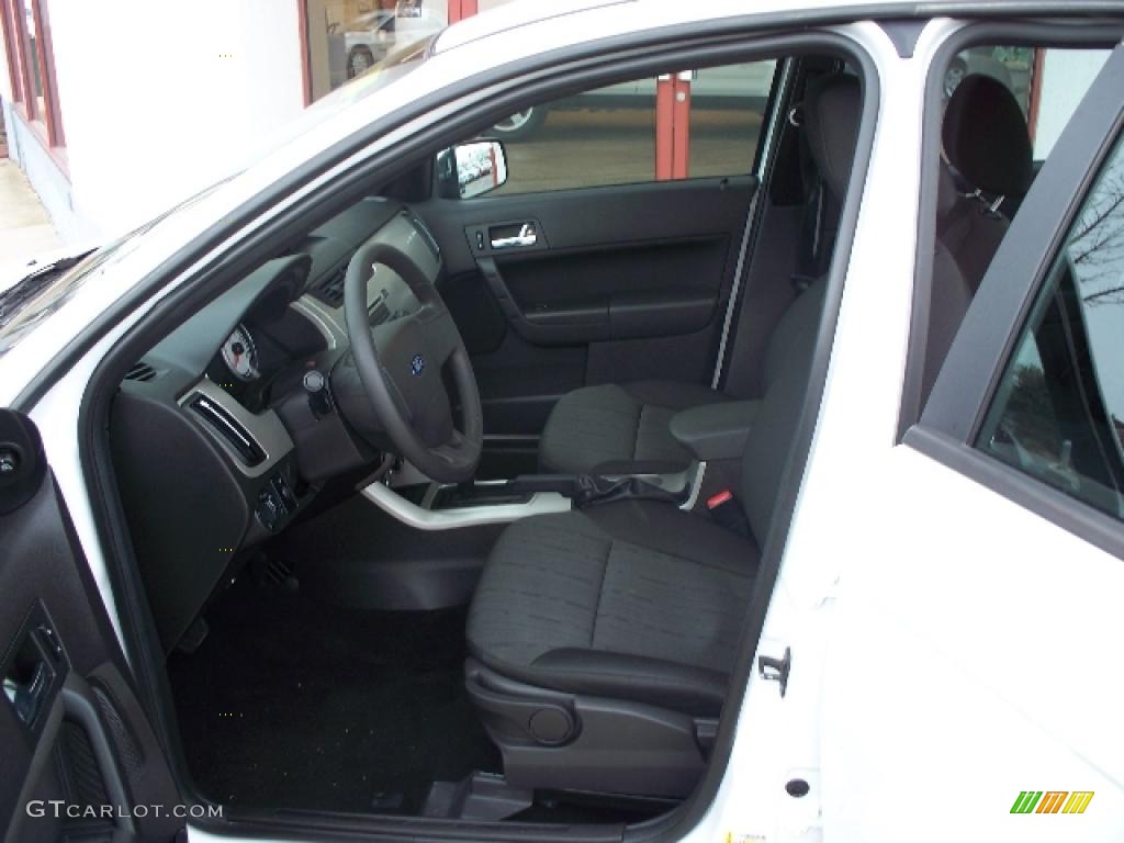 2008 Focus SE Sedan - Oxford White / Charcoal Black photo #13
