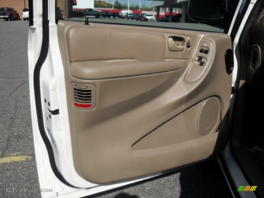 2001 Voyager  - Stone White / Sandstone photo #8