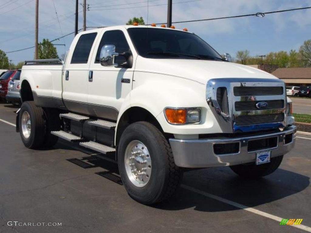 2008 F650 Super Duty XLT Crew Cab - Oxford White / Medium Flint photo #2