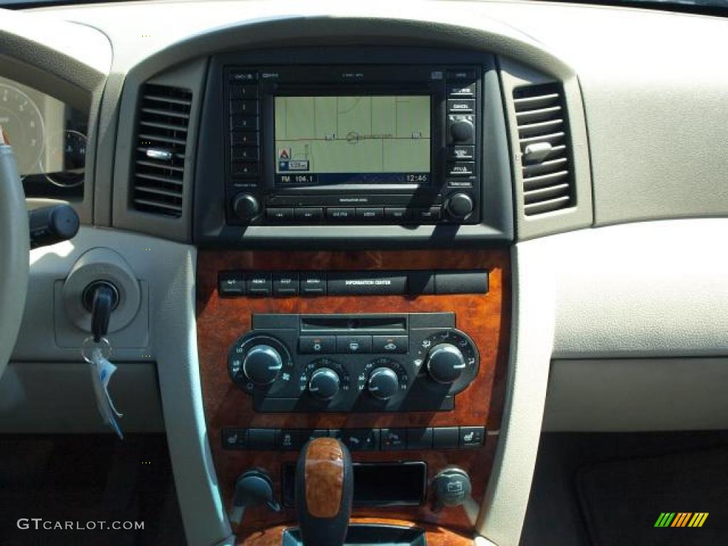 2007 Grand Cherokee Overland 4x4 - Black / Dark Khaki/Light Graystone photo #12