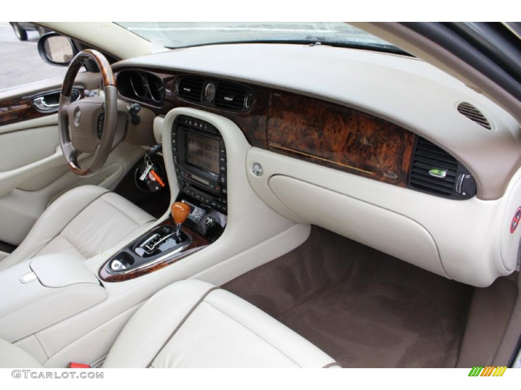 2006 Jaguar XJ Vanden Plas Ivory Dashboard Photo #48087759