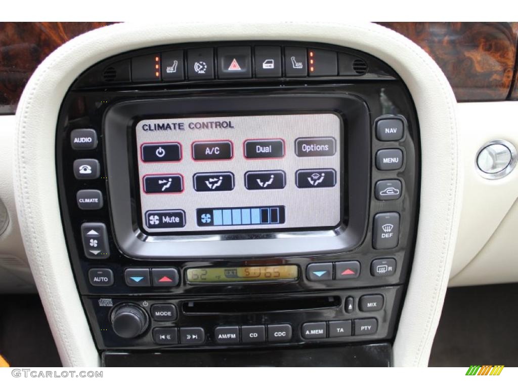 2006 Jaguar XJ Vanden Plas Controls Photo #48087795