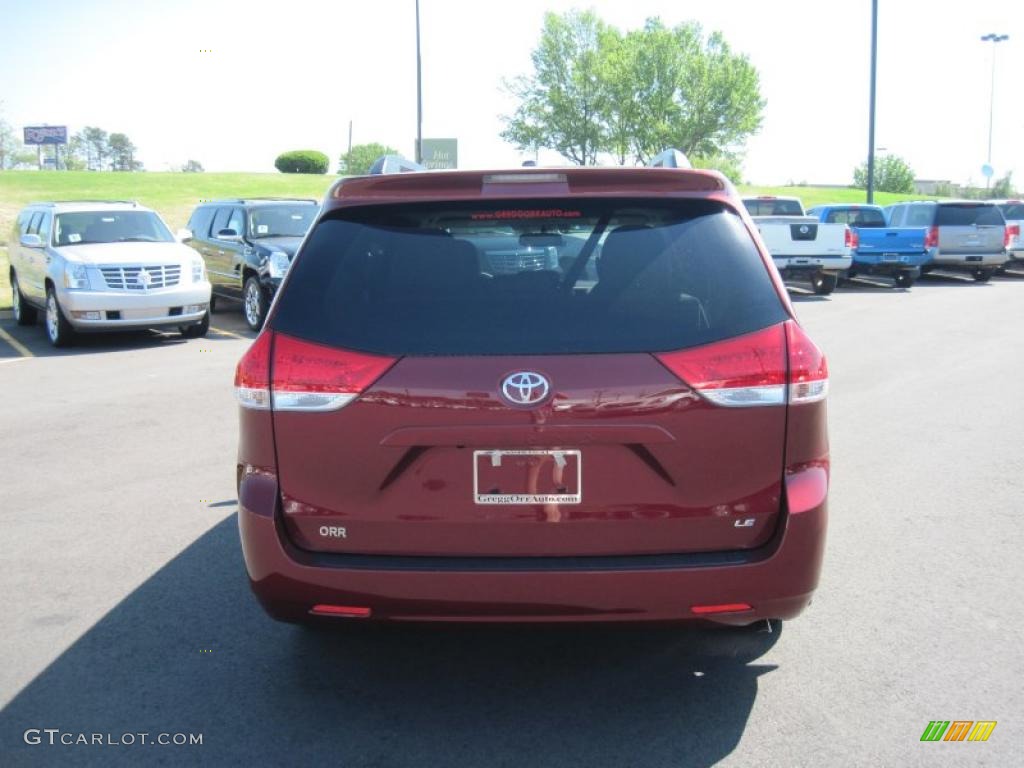 2011 Sienna LE - Salsa Red Pearl / Light Gray photo #4