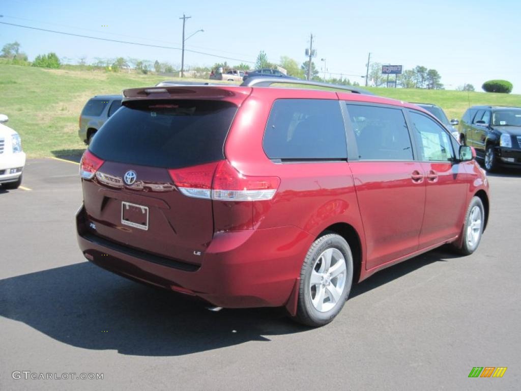 2011 Sienna LE - Salsa Red Pearl / Light Gray photo #5