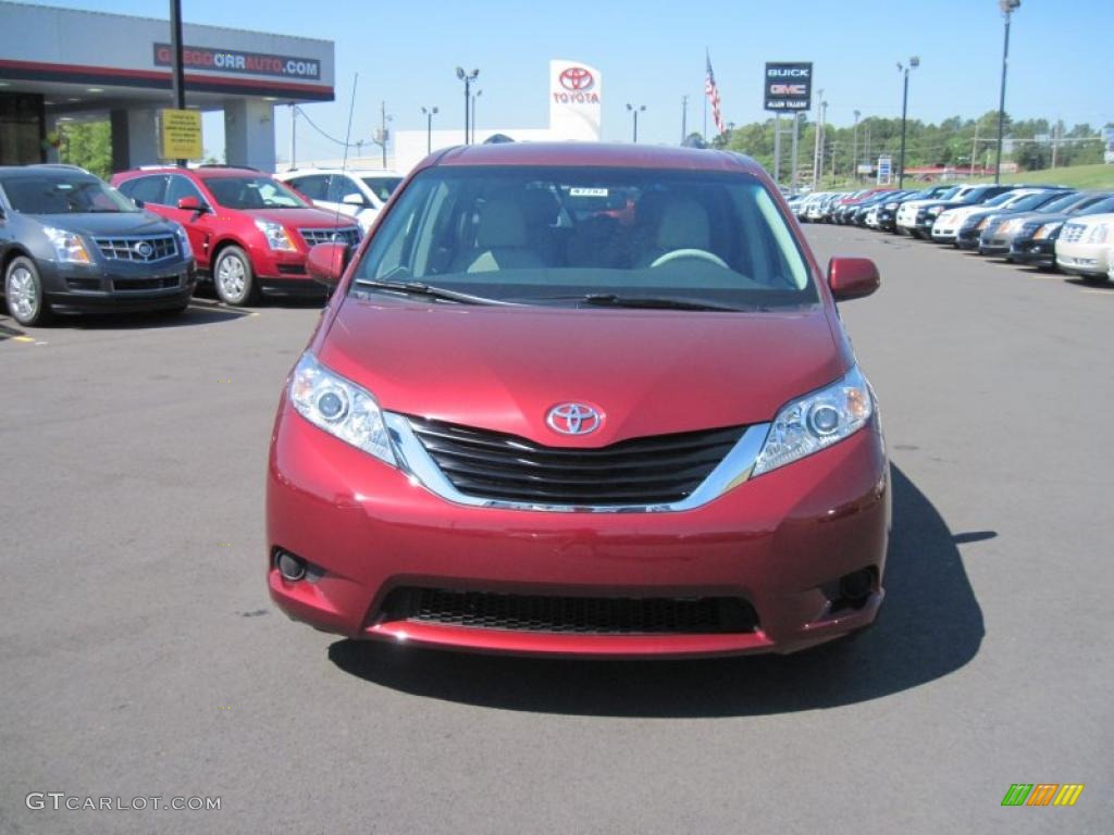 2011 Sienna LE - Salsa Red Pearl / Light Gray photo #8