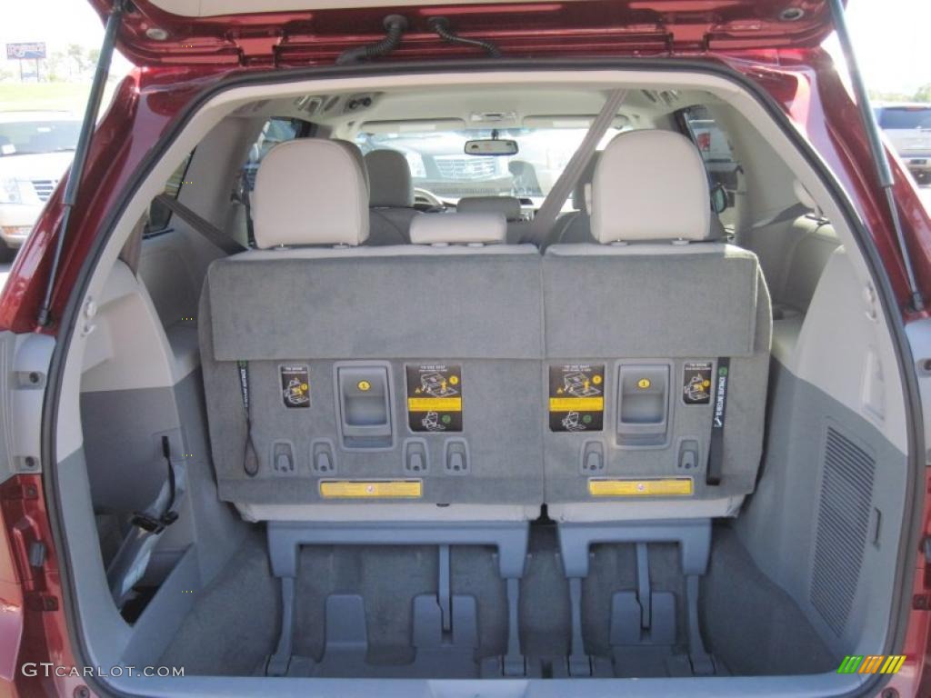 2011 Sienna LE - Salsa Red Pearl / Light Gray photo #13