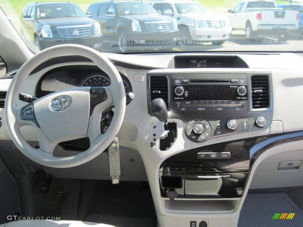 2011 Sienna LE - Salsa Red Pearl / Light Gray photo #14