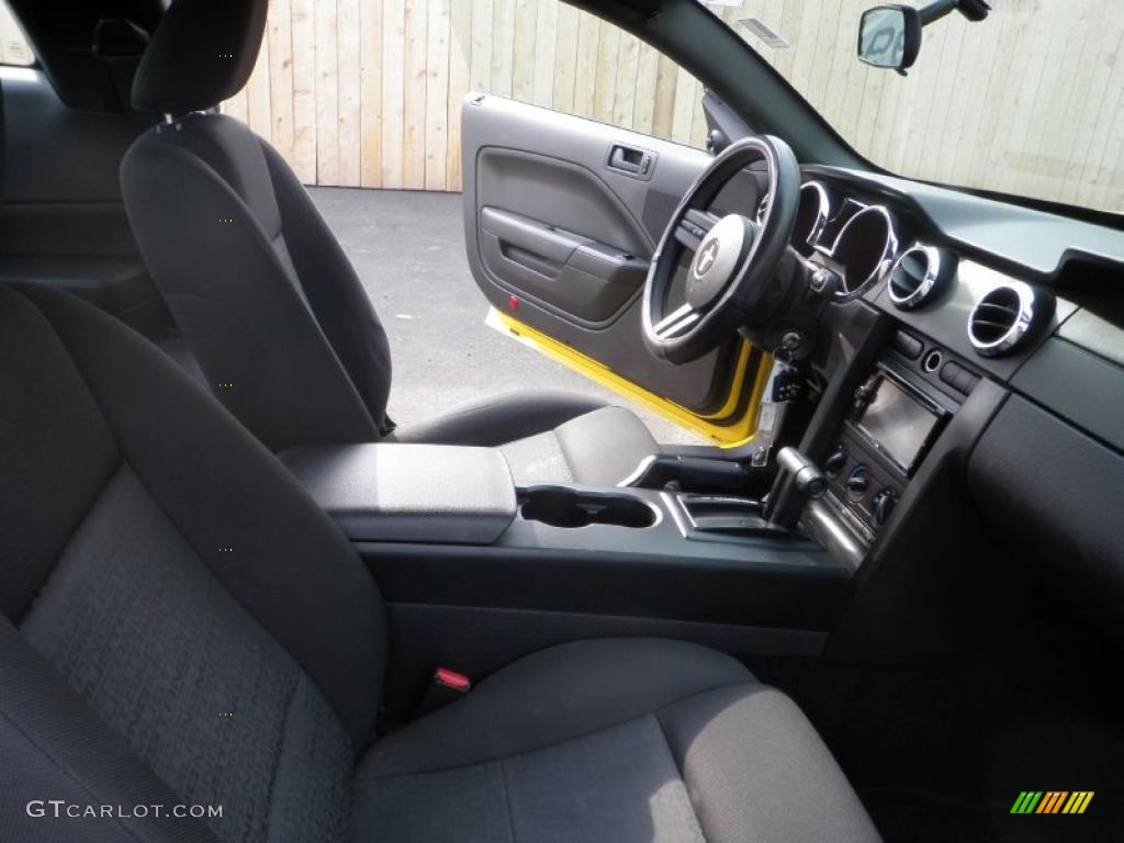 2005 Mustang V6 Deluxe Coupe - Screaming Yellow / Dark Charcoal photo #21