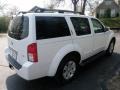 2006 Avalanche White Nissan Pathfinder LE 4x4  photo #3