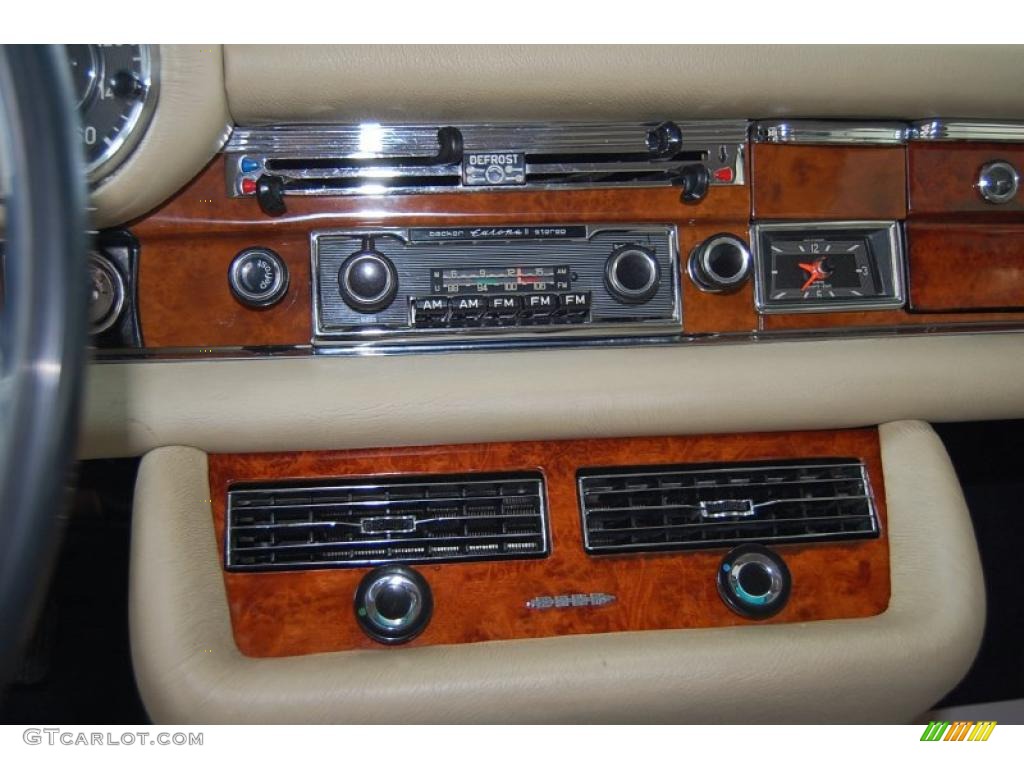 1971 Mercedes-Benz S Class 280SE 3.5 Convertible Controls Photo #48096214