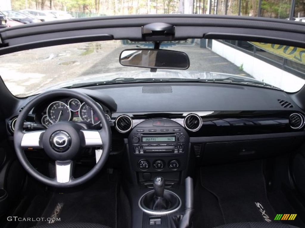 2006 Mazda MX-5 Miata Roadster Black Dashboard Photo #48096685