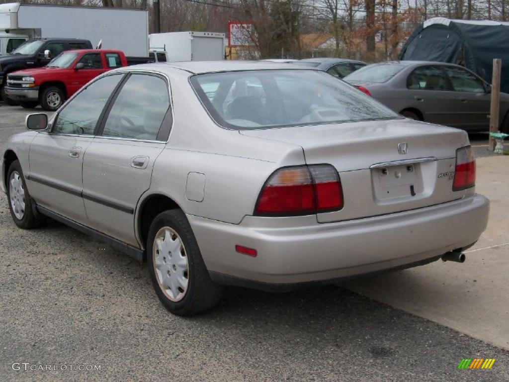 1997 Accord LX Sedan - Heather Mist Metallic / Ivory photo #6