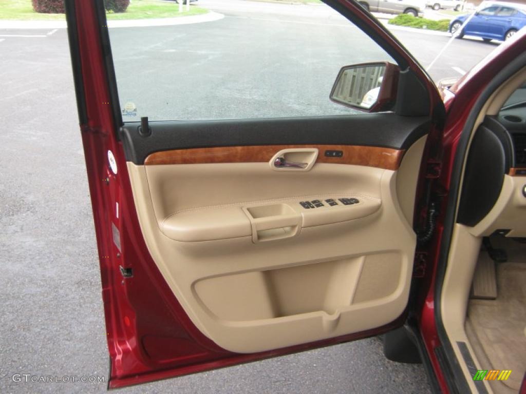 2008 Saturn Outlook XR Tan Door Panel Photo #48100515