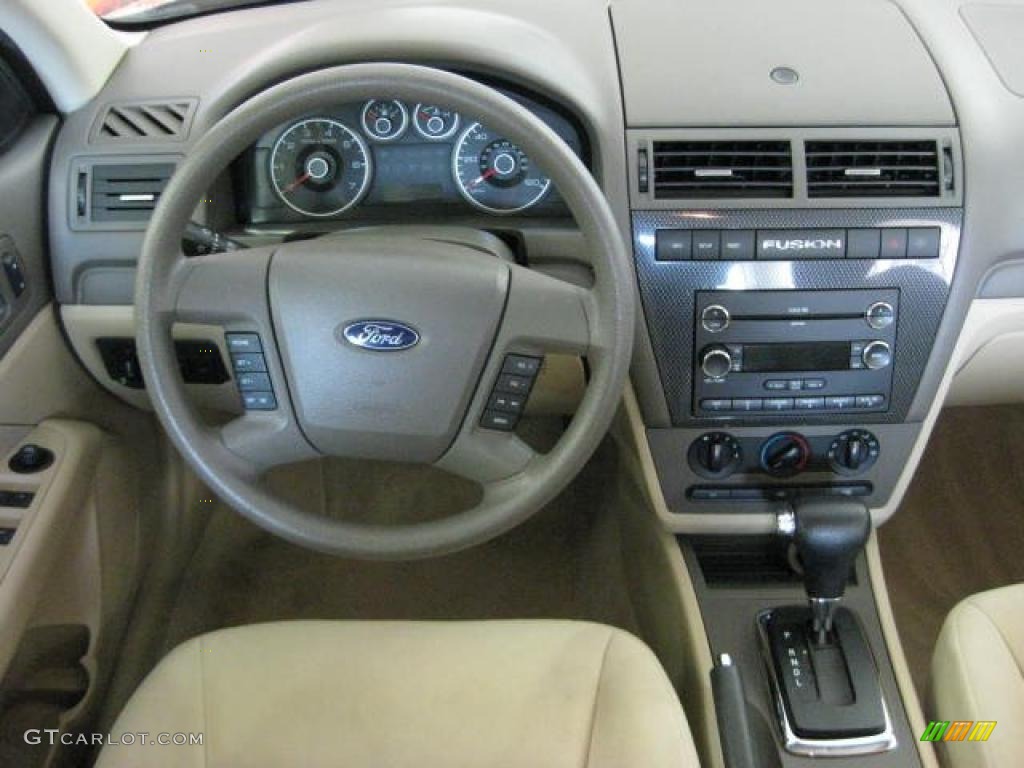 2008 Fusion SE - Light Sage Metallic / Camel photo #25