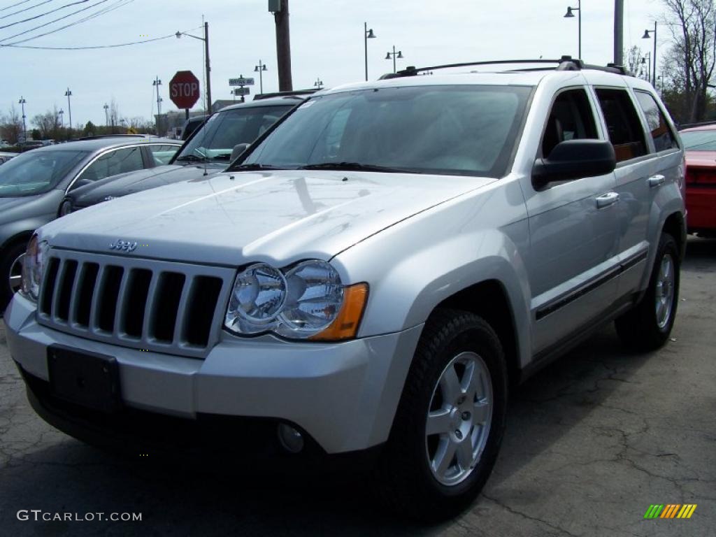 2008 Grand Cherokee Laredo 4x4 - Bright Silver Metallic / Dark Slate Gray/Light Graystone photo #1