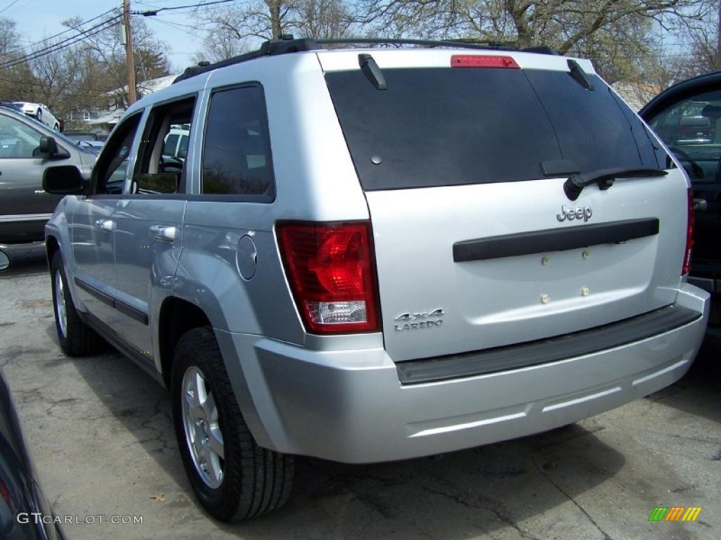 2008 Grand Cherokee Laredo 4x4 - Bright Silver Metallic / Dark Slate Gray/Light Graystone photo #3