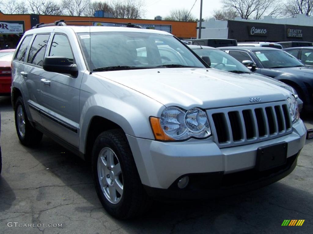 2008 Grand Cherokee Laredo 4x4 - Bright Silver Metallic / Dark Slate Gray/Light Graystone photo #4