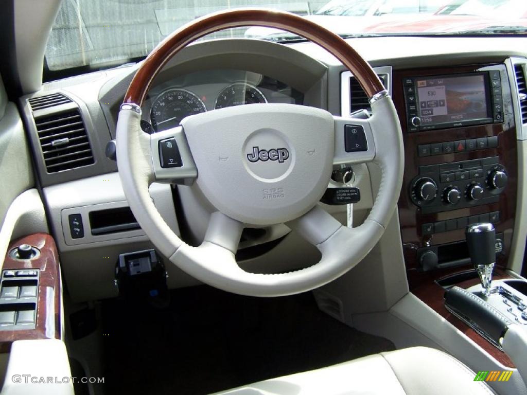 2008 Jeep Grand Cherokee Overland 4x4 Dark Slate Gray/Light Graystone Steering Wheel Photo #48104463