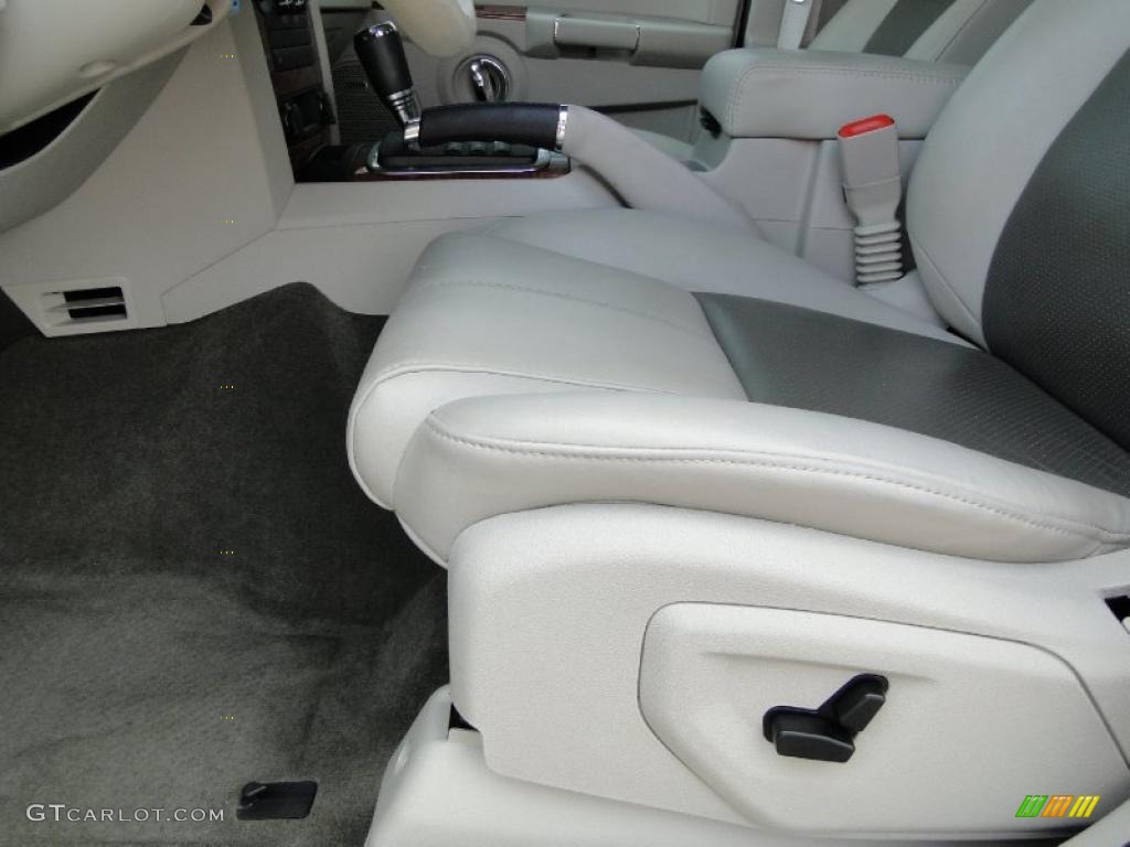 Dark Khaki/Light Graystone Interior 2008 Jeep Commander Limited Photo #48106290