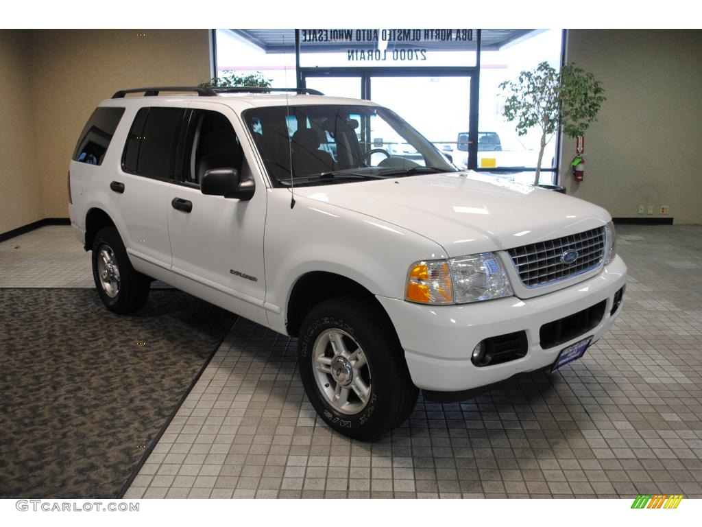 2004 Explorer XLT - Oxford White / Graphite photo #12