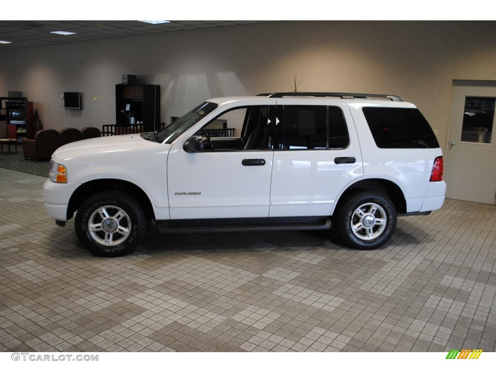 2004 Explorer XLT - Oxford White / Graphite photo #44