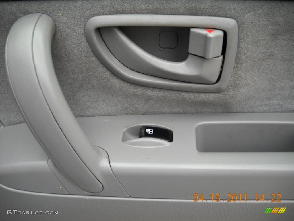 2005 Sorento LX 4WD - Clear Silver Metallic / Gray photo #25