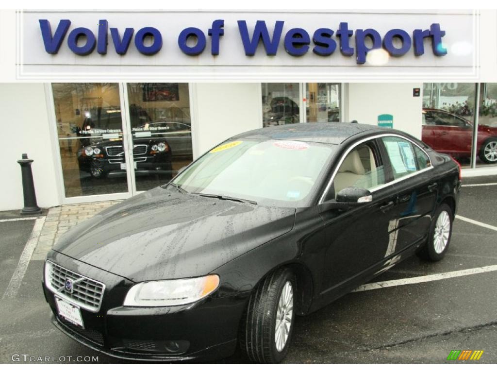 Black Volvo S80