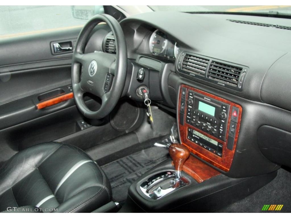 Black Interior 2003 Volkswagen Passat GLX 4Motion Wagon Photo #48112203