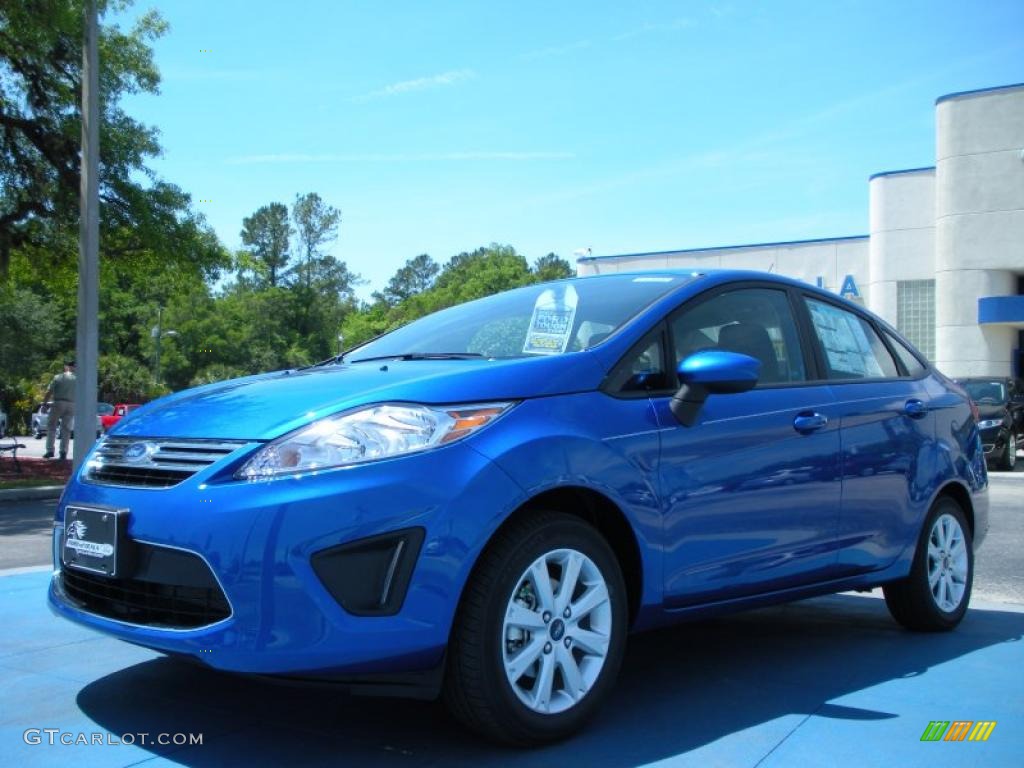 2011 Fiesta SE Sedan - Blue Flame Metallic / Charcoal Black/Blue Cloth photo #1