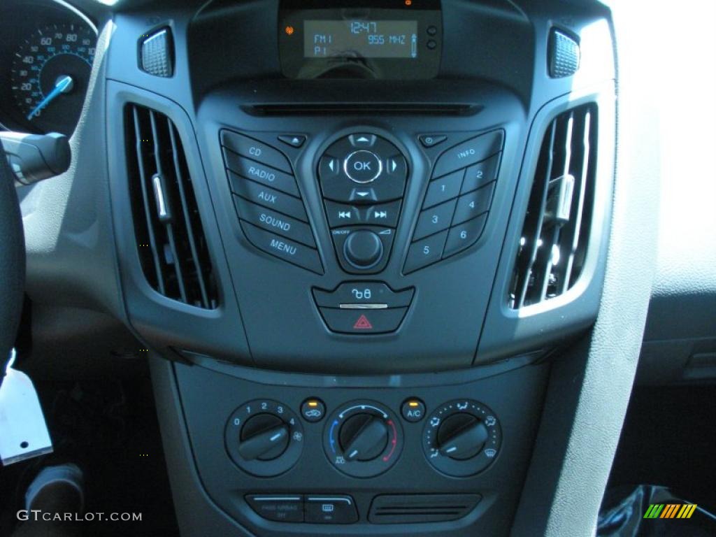 2012 Ford Focus S Sedan Controls Photo #48116547