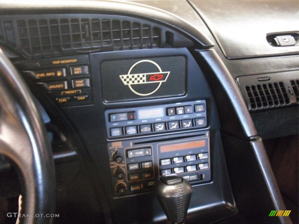 1992 Chevrolet Corvette Coupe Controls Photo #48125590