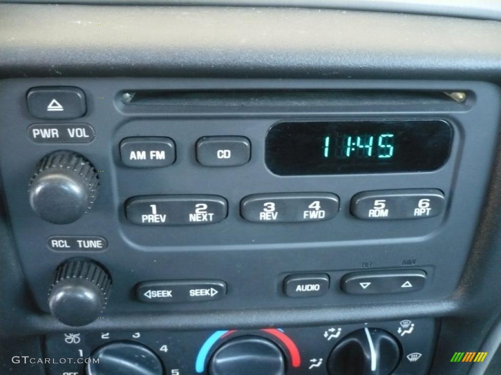 2005 Chevrolet Classic Standard Classic Model Controls Photo #48126352